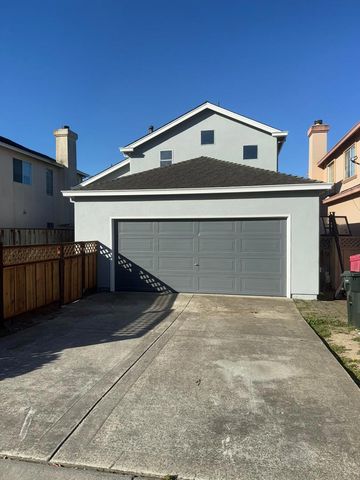 1061 Kensington Way, Salinas, CA 93906