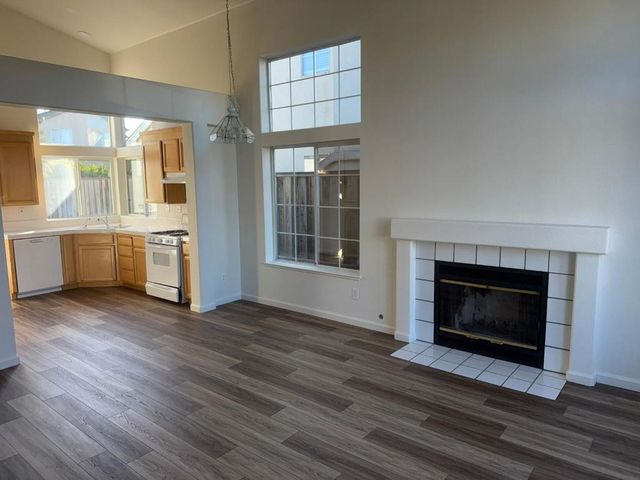 1061 Kensington Way, Salinas, CA 93906