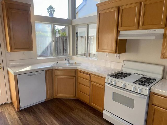 1061 Kensington Way, Salinas, CA 93906