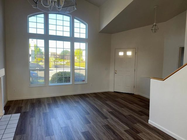 1061 Kensington Way, Salinas, CA 93906