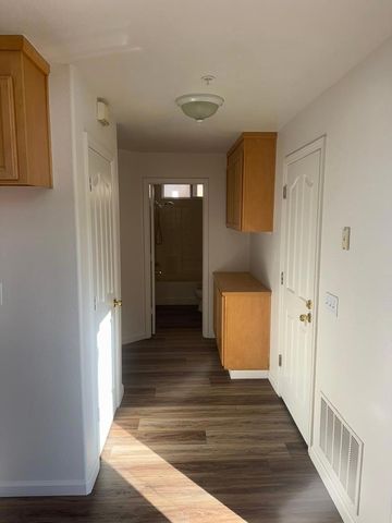 1061 Kensington Way, Salinas, CA 93906
