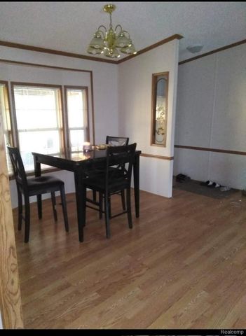 137 Scarlet Oak Lane, Oakland Charter Township, MI 48371