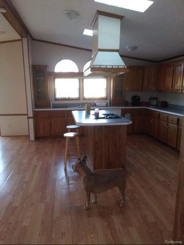 137 Scarlet Oak Lane, Oakland Charter Township, MI 48371