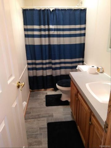 137 Scarlet Oak Lane, Oakland Charter Township, MI 48371