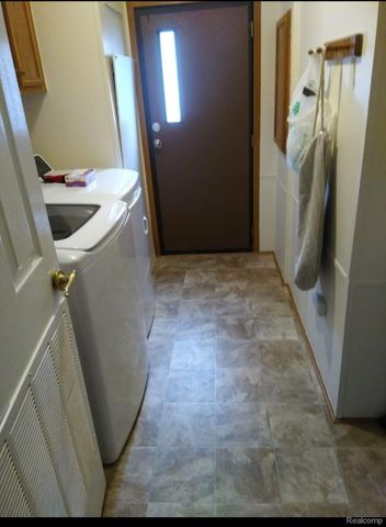 137 Scarlet Oak Lane, Oakland Charter Township, MI 48371
