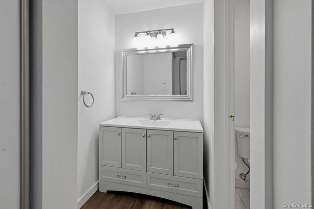 401 Cabot Court E, Saint James, NY 11780