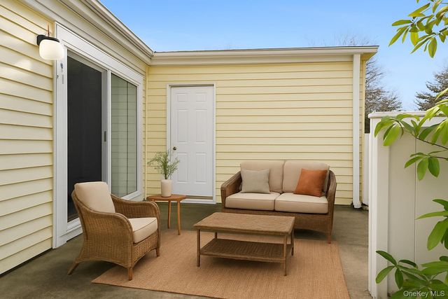 401 Cabot Court E, Saint James, NY 11780