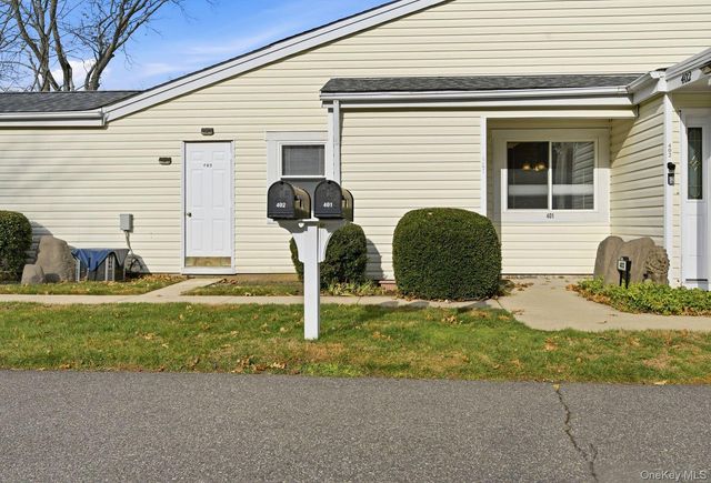 401 Cabot Court E, Saint James, NY 11780