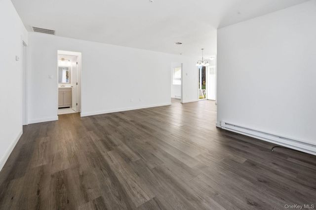 401 Cabot Court E, Saint James, NY 11780