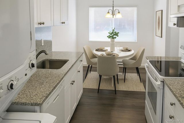 401 Cabot Court E, Saint James, NY 11780