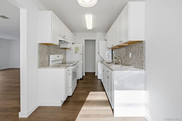 401 Cabot Court E, Saint James, NY 11780