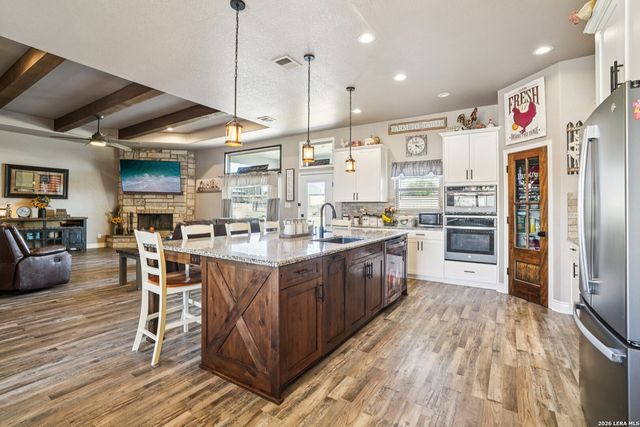 121 WESTFIELD LNDG, La Vernia, TX 78121