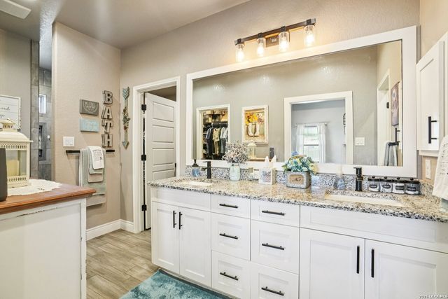 121 WESTFIELD LNDG, La Vernia, TX 78121