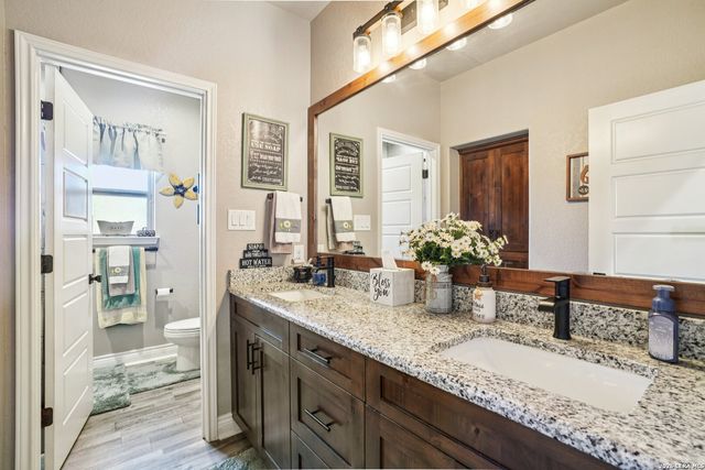 121 WESTFIELD LNDG, La Vernia, TX 78121