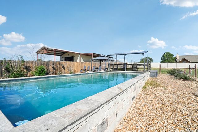 121 WESTFIELD LNDG, La Vernia, TX 78121