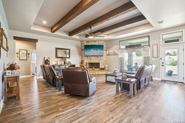 121 WESTFIELD LNDG, La Vernia, TX 78121