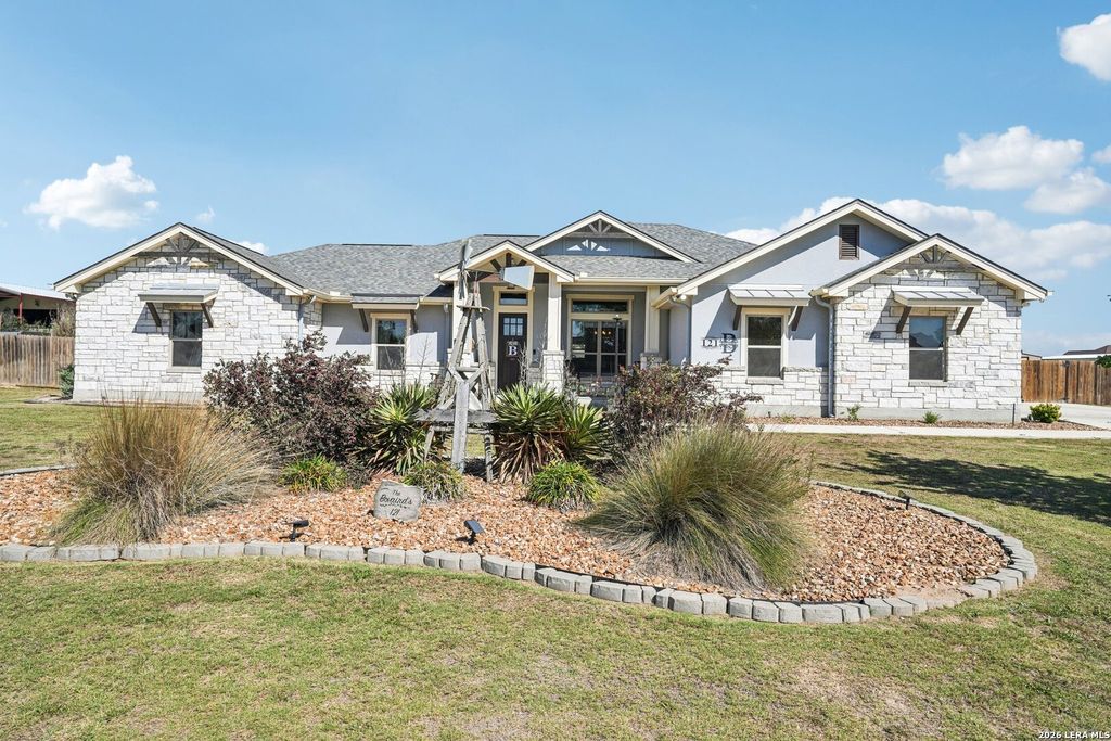 121 WESTFIELD LNDG, La Vernia, TX 78121