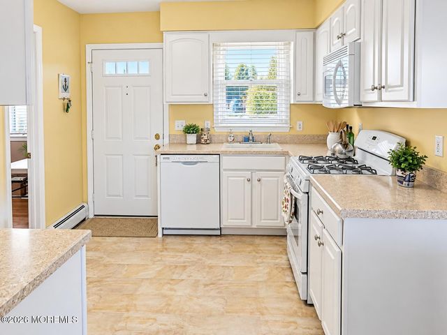46 Longpoint Drive, Brick, NJ 08723