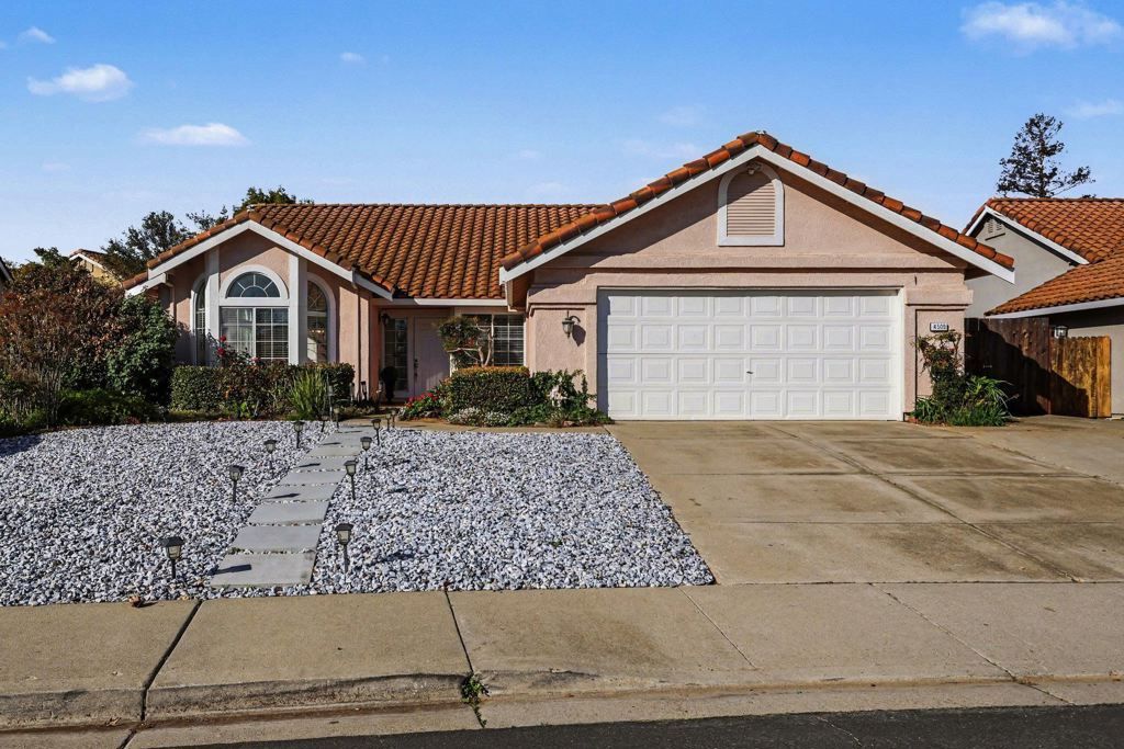 Image 2 of property listing at 4509 4509 La Casa Ct, Oakley, CA 94561