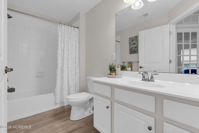 14 Kyle Drive, Tinton Falls, NJ 07712