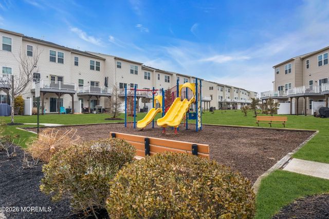 14 Kyle Drive, Tinton Falls, NJ 07712