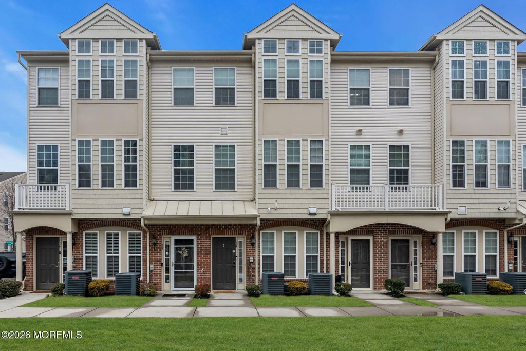 14 Kyle Drive, Tinton Falls, NJ 07712