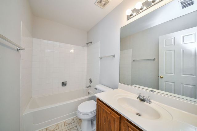 1481 Walnut Hill Avenue, St. Charles, IL 60174