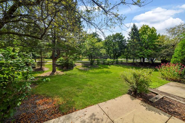 1481 Walnut Hill Avenue, St. Charles, IL 60174