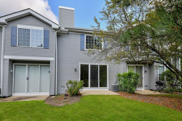 1481 Walnut Hill Avenue, St. Charles, IL 60174