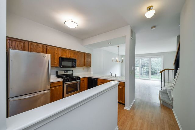 1481 Walnut Hill Avenue, St. Charles, IL 60174