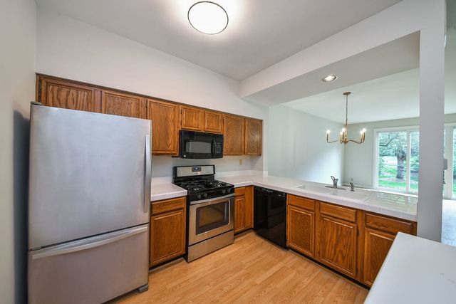 1481 Walnut Hill Avenue, St. Charles, IL 60174