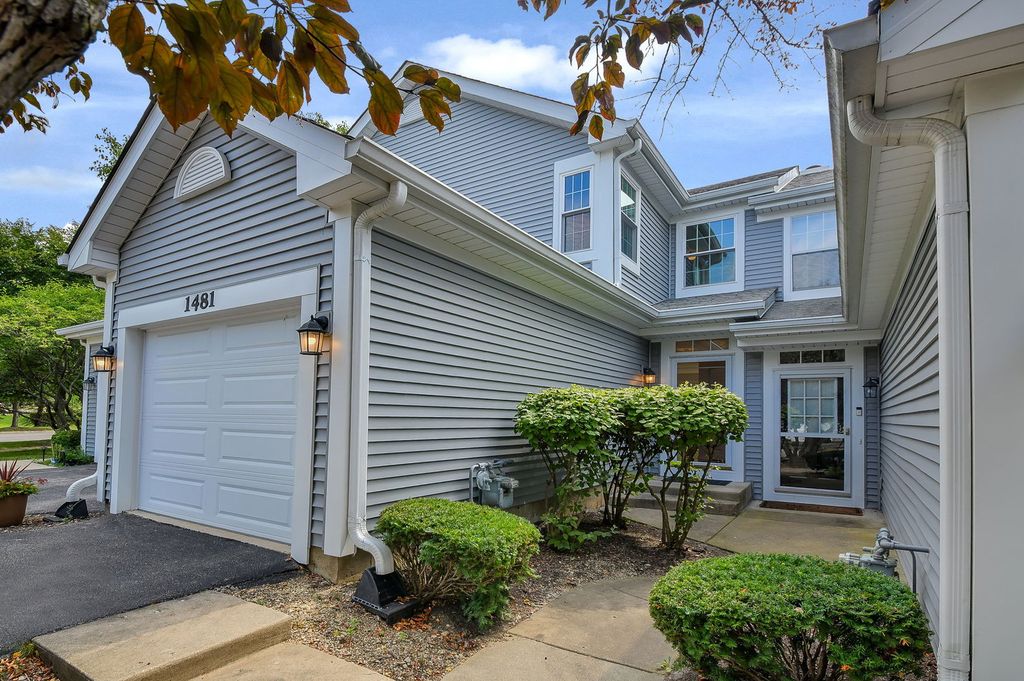 1481 Walnut Hill Avenue, St. Charles, IL 60174