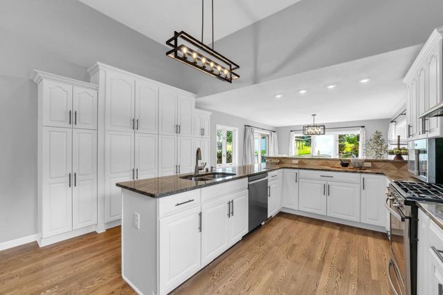 S83W24455 Artesian AVENUE, Mukwonago, WI 53149