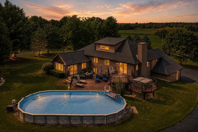 S83W24455 Artesian AVENUE, Mukwonago, WI 53149