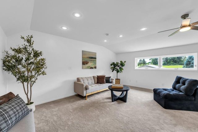 S83W24455 Artesian AVENUE, Mukwonago, WI 53149
