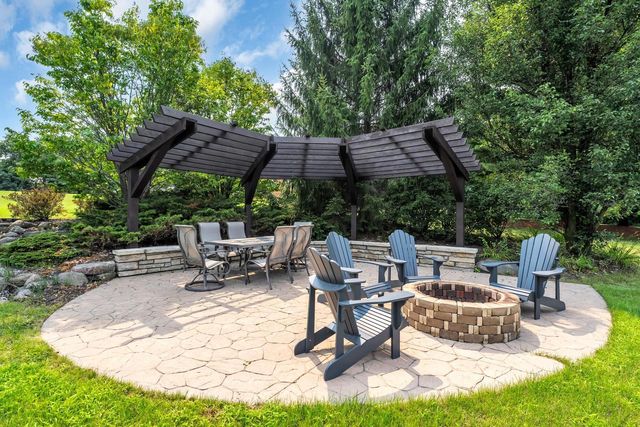 S83W24455 Artesian AVENUE, Mukwonago, WI 53149