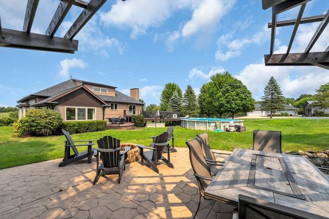 S83W24455 Artesian AVENUE, Mukwonago, WI 53149