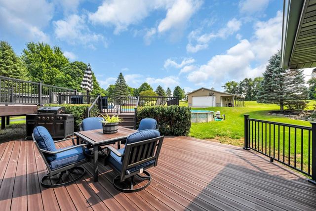 S83W24455 Artesian AVENUE, Mukwonago, WI 53149