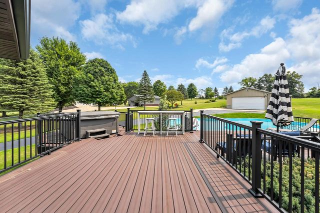 S83W24455 Artesian AVENUE, Mukwonago, WI 53149