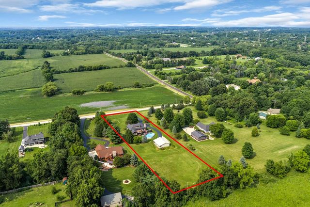 S83W24455 Artesian AVENUE, Mukwonago, WI 53149