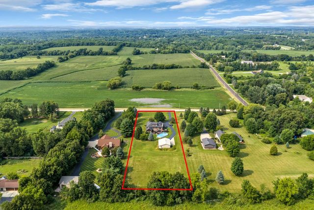 S83W24455 Artesian AVENUE, Mukwonago, WI 53149