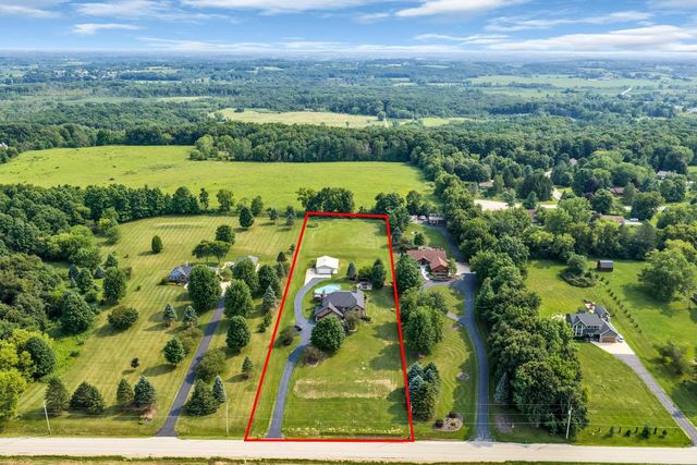 S83W24455 Artesian AVENUE, Mukwonago, WI 53149