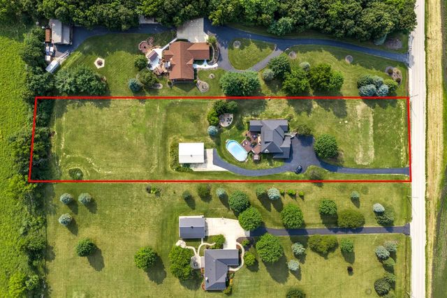 S83W24455 Artesian AVENUE, Mukwonago, WI 53149