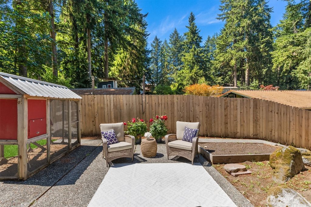 12249 N Madison Avenue NE, Bainbridge Island, WA 98110