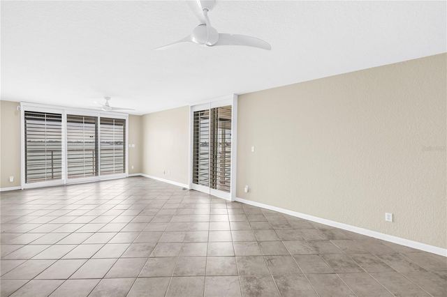 6105 BAHIA DEL MAR CIRCLE 384, St Petersburg, FL 33715