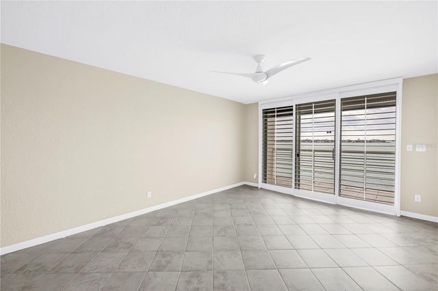 6105 BAHIA DEL MAR CIRCLE 384, St Petersburg, FL 33715