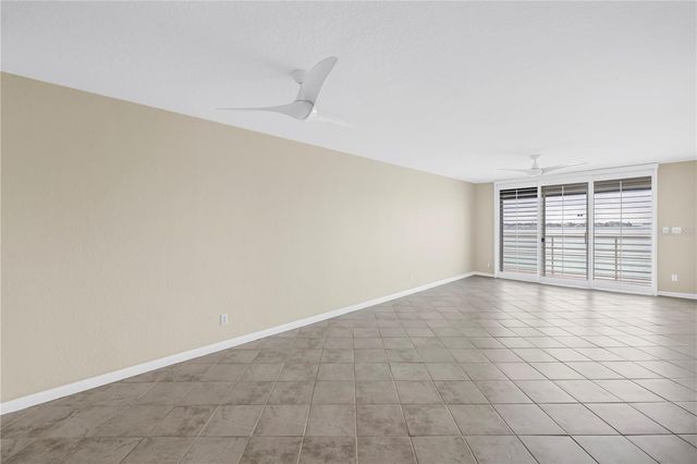 6105 BAHIA DEL MAR CIRCLE 384, St Petersburg, FL 33715