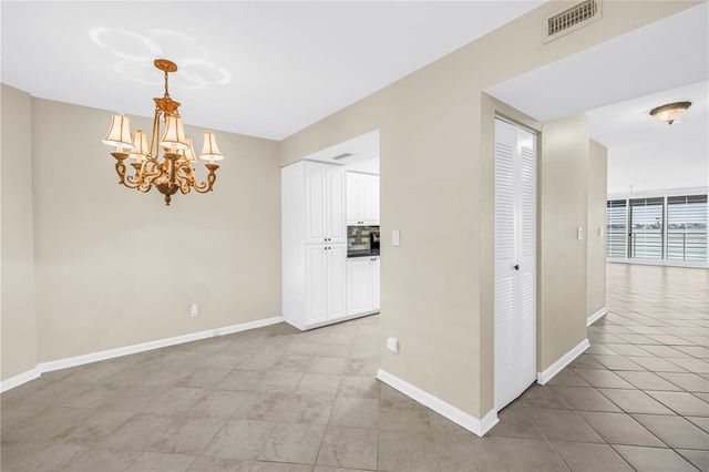 6105 BAHIA DEL MAR CIRCLE 384, St Petersburg, FL 33715