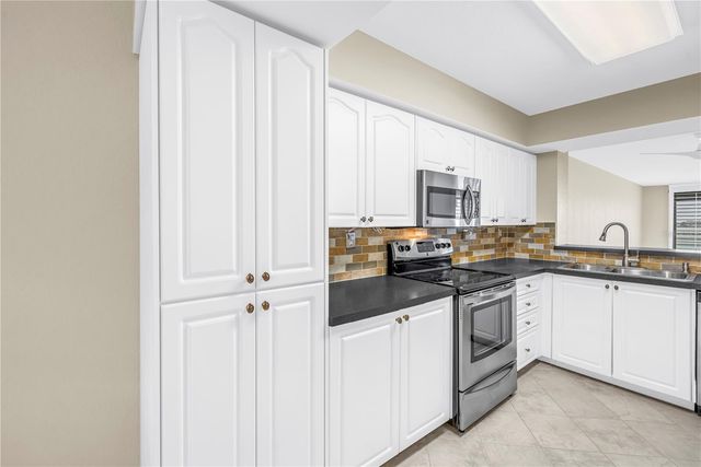 6105 BAHIA DEL MAR CIRCLE 384, St Petersburg, FL 33715