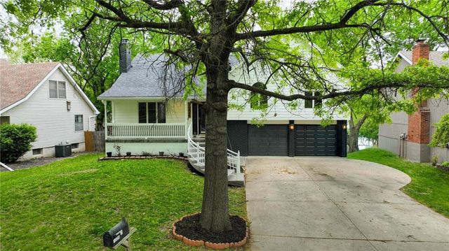 1226 E Jamestown Drive, Olathe, KS 66062